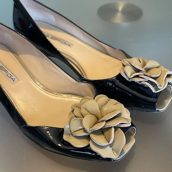 VIA SPIGA | Black Patent Leather Peep Toe with Camellia Flower - sz 7 - Picture 8 of 9